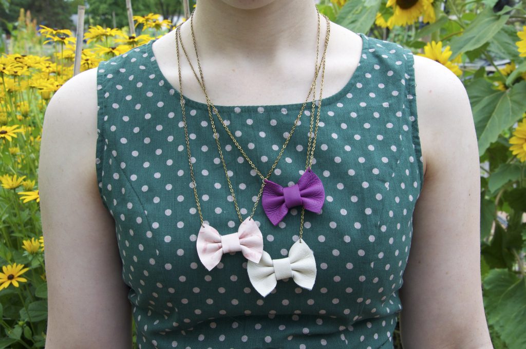 Bows necklace